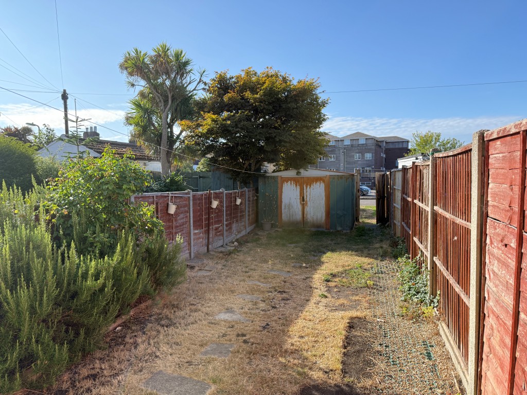 Lot: 136 - TWO-BEDROOM MID-TERRACE HOUSE FOR IMPROVEMENT - View of garden looking towards shed
